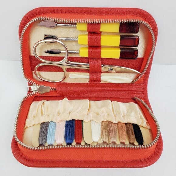 Sewing Kit Mini Vintage Late 1950s Thread, Scissors, Case (Bakelite Tools?) - Picture 1 of 10